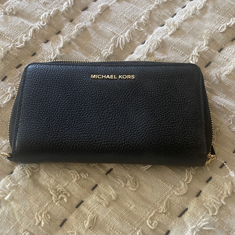 Michael Kors Black Leather Zip-Around Wallet like new